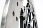 Suzuki-Przednia tarcza hamulcowa z blokadą krzyżową - obrazek 3
