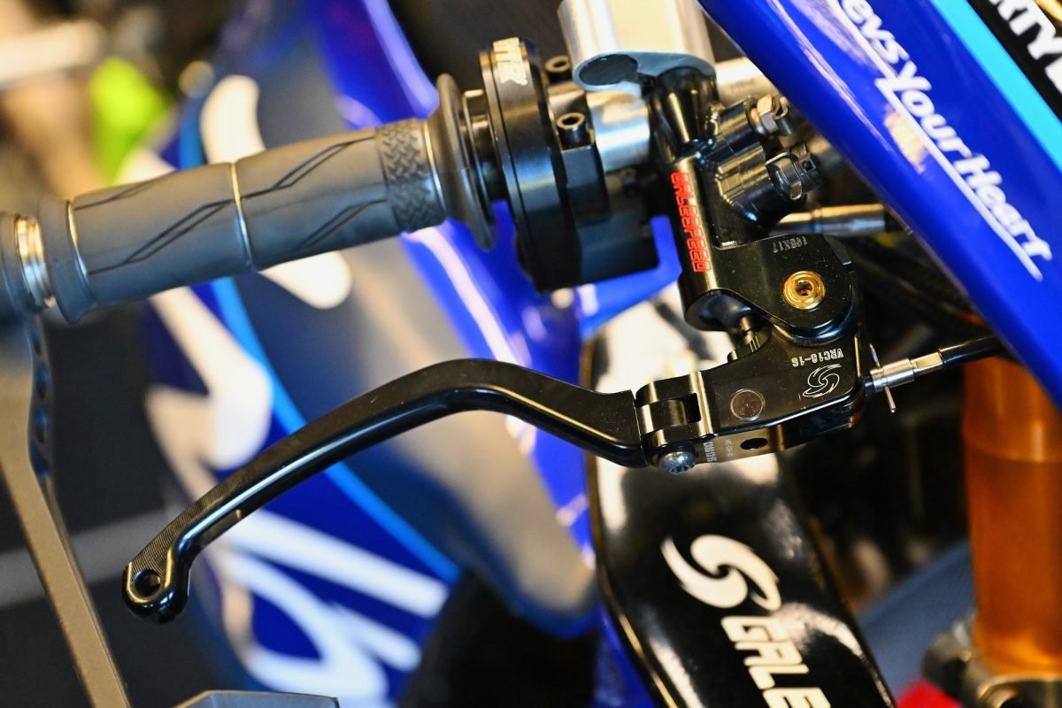 VRE "Elaborate" master cylinder - with variable lever ratio.